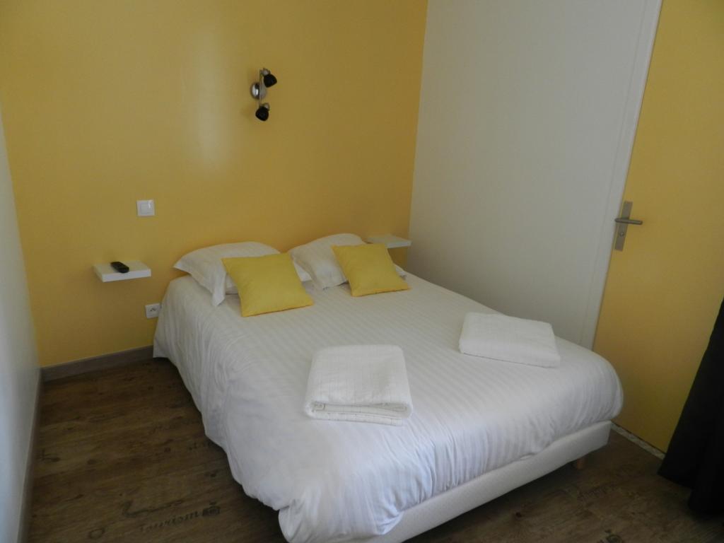 Le C Gourmand Hotel Sées Room photo